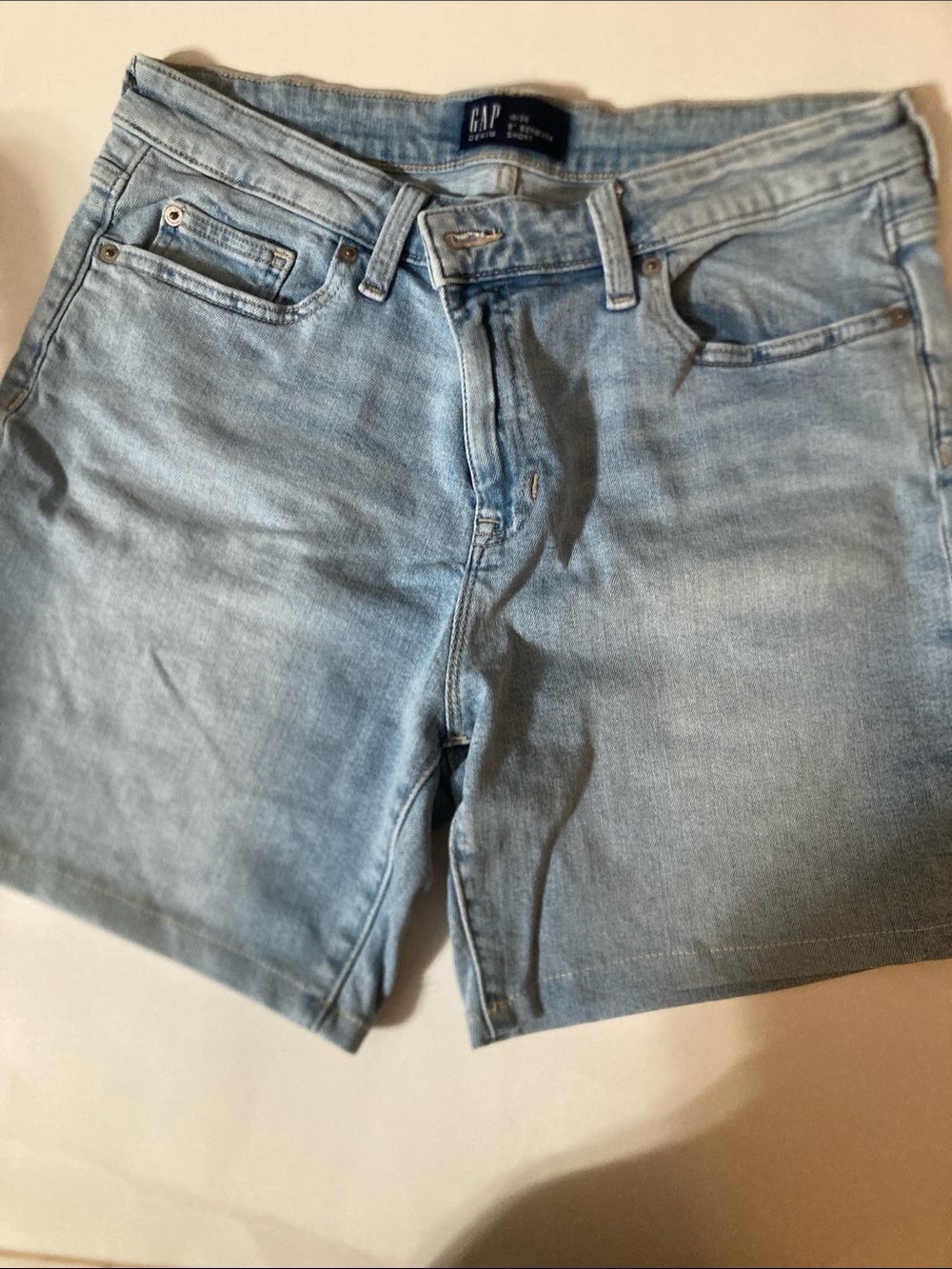 GAP Women's Light Wash Denim Jean Shorts size 10 6” inseam